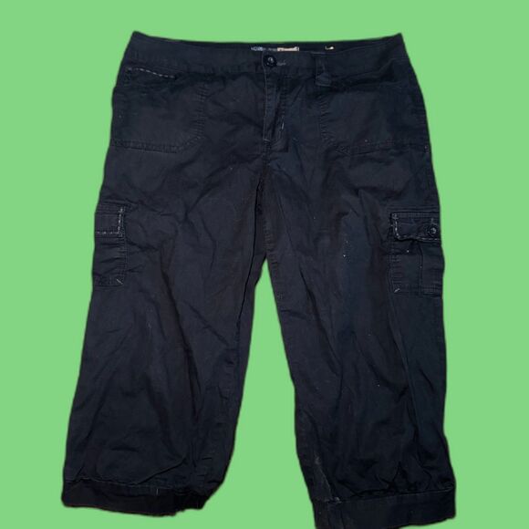 Beau Pants - Size 10 Y2K Black Cargo Capri Pants